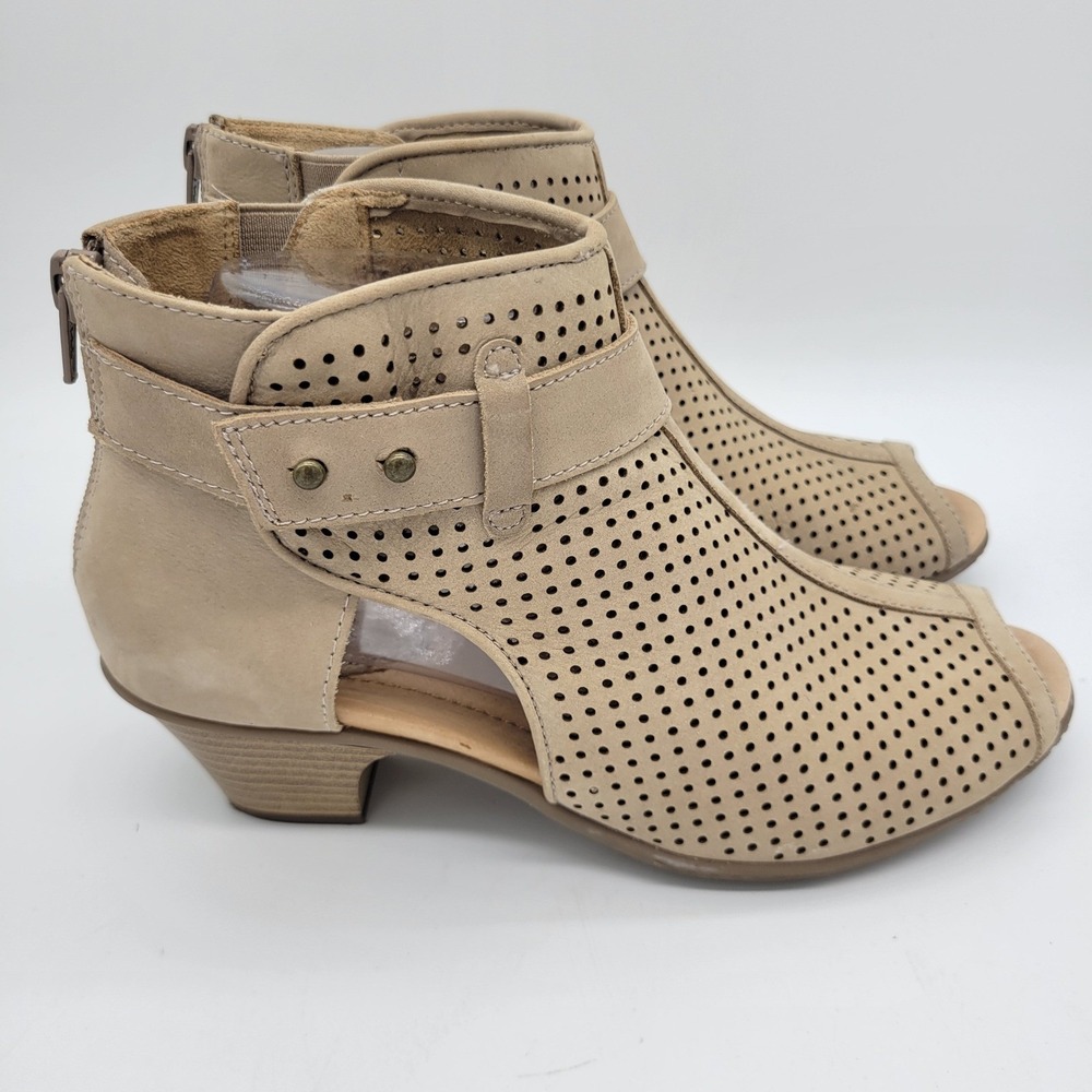 Earth Intrepid Taupe Leather Perforated Peep Toe Ankle Booties 7.5B Block Heel